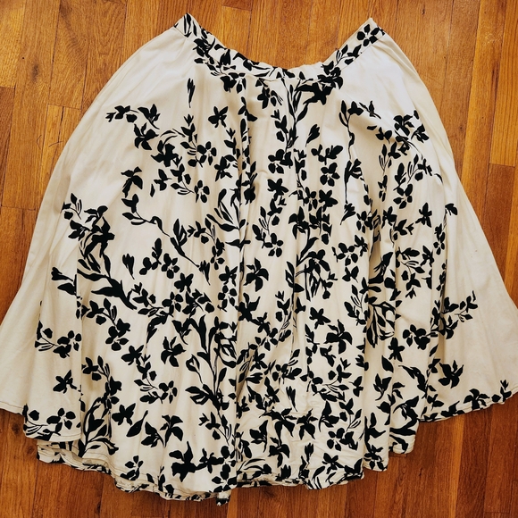 Black & White Floral Circle Skirt w/Pockets Size L/XL - Picture 11 of 16